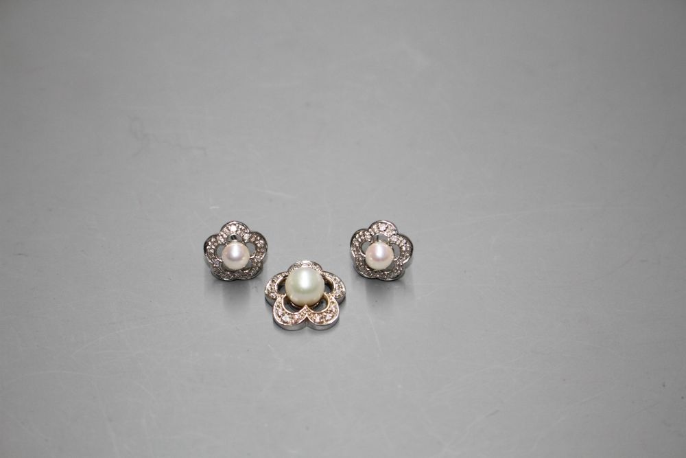 A modern 18ct white gold, cultured pearl and diamond set suite of jewellery,